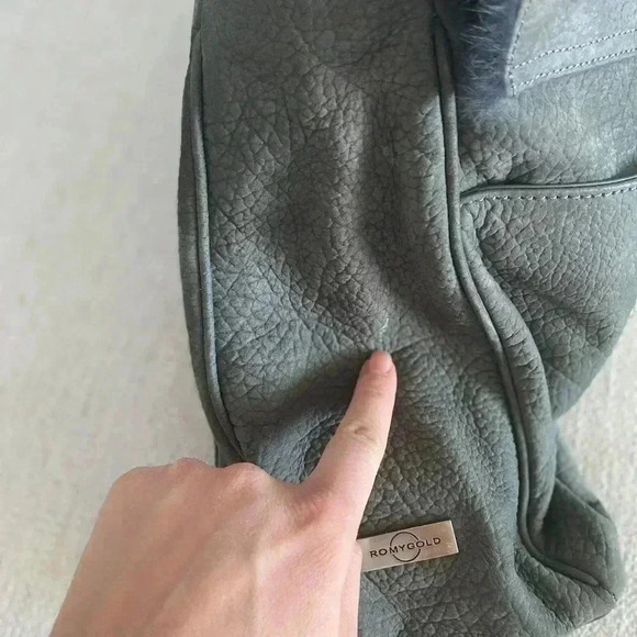 RomyGold Gray Leather Handbag With Gray Fur Trim - Picture 13 of 14